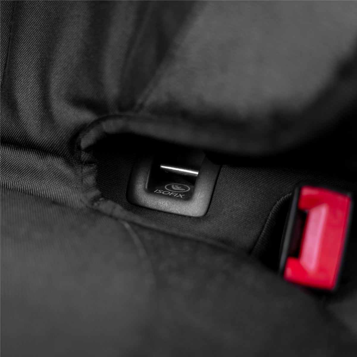 Możliwość swobodnego korzystania z zaczepów ISOFIX