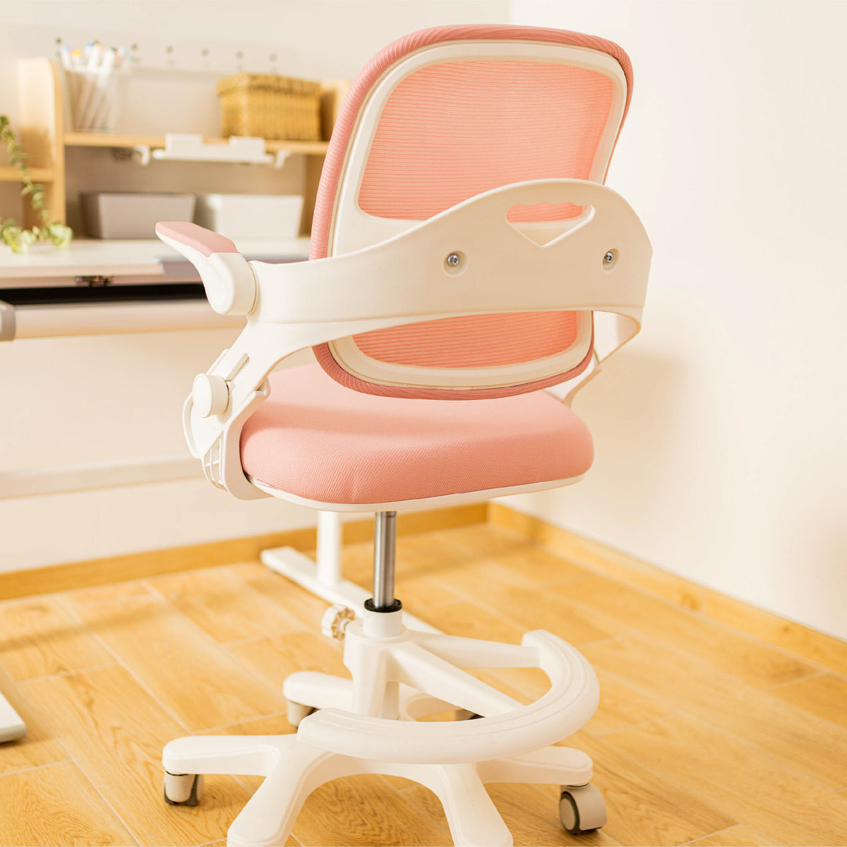 Fotel do biurka dla dziecka Mark Adler Junior 4.3 Pink