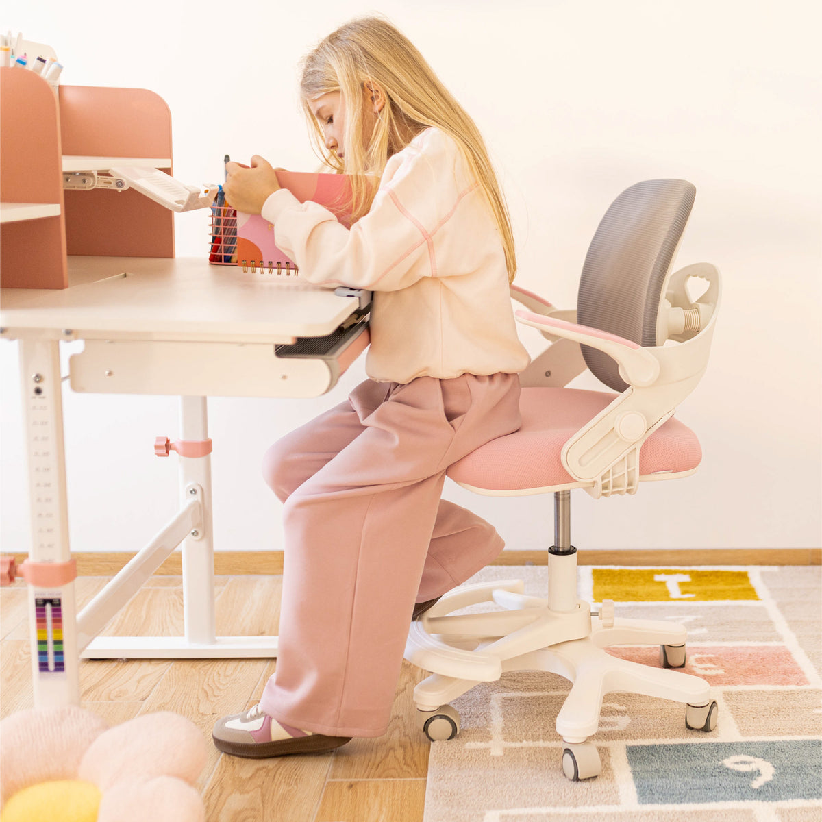 Fotel do biurka dla dziecka Mark Adler Junior 4.3 Pink-grey