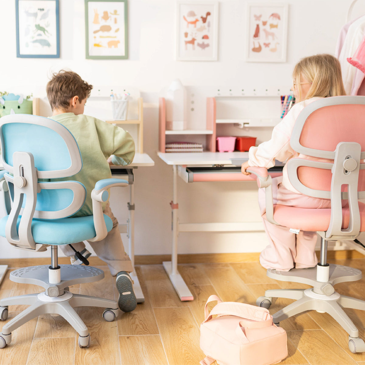 Fotel ergonomiczny dla dzieci Mark Adler Junior 4.4 Pink