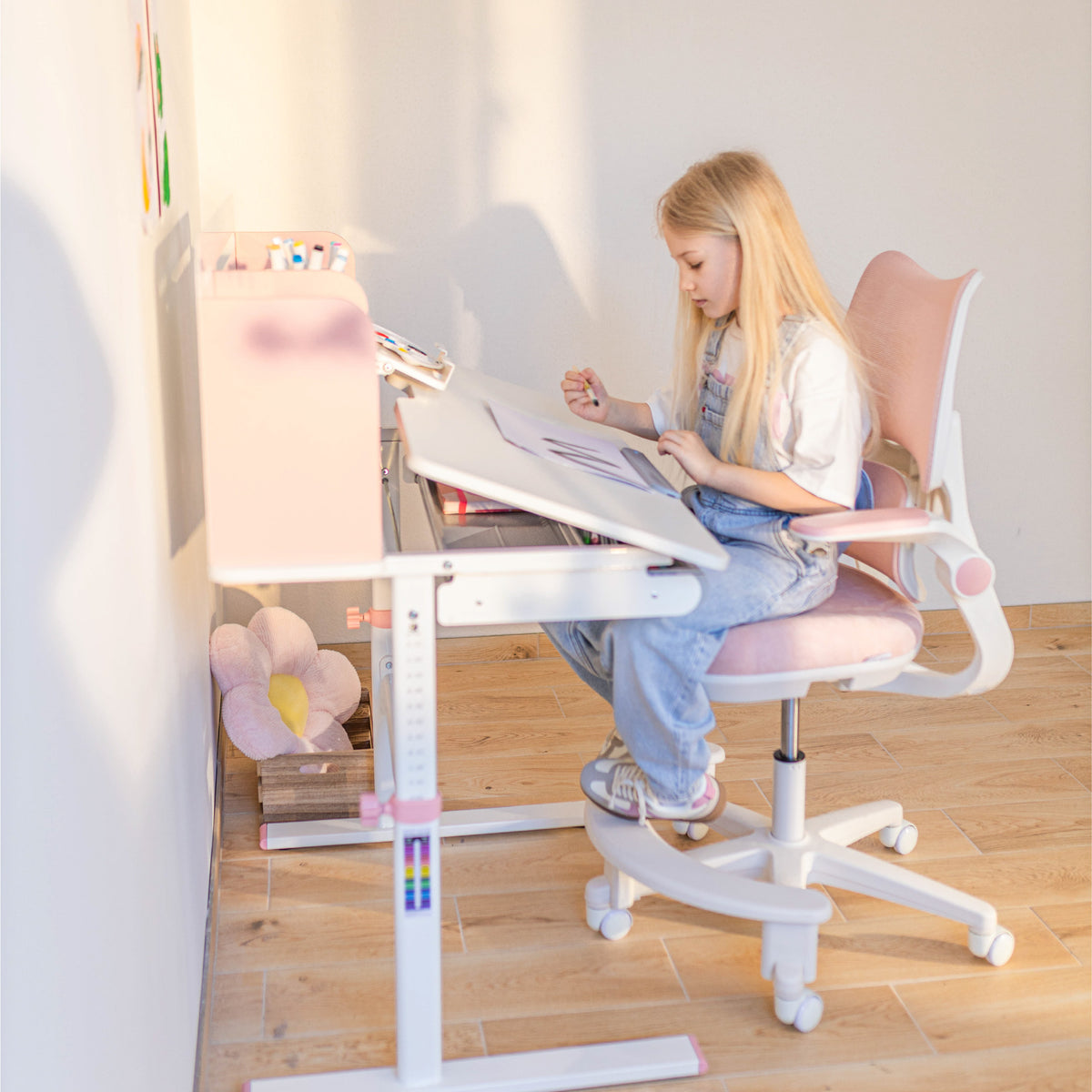 Fotel do biurka dla dziecka Mark Adler Junior 5.7 Pink